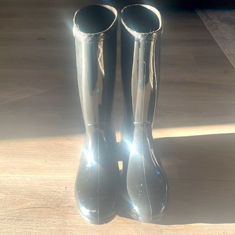Ugg’s rain boots size 9